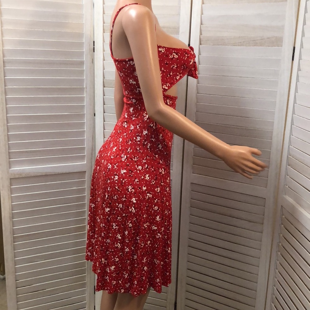 Pretty Little Thing Dress - Picture 3 of 10